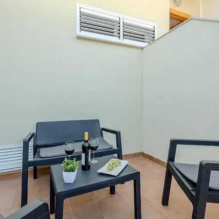 Obsidian Peridotita Semesterbostad *